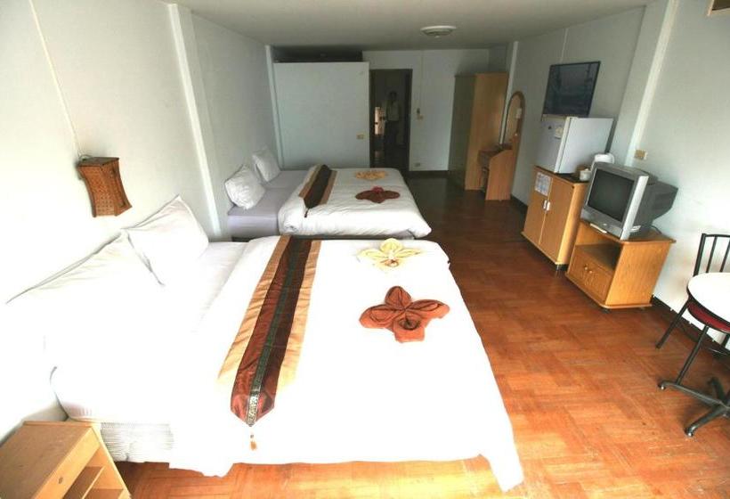 Beachfront Hotel Cha Am