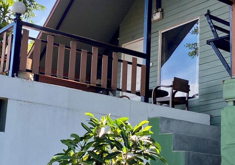 בית מלון כפרי Majestic Sea View Resort