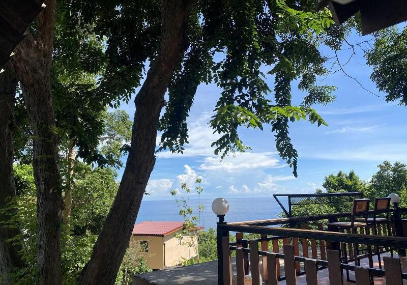 בית מלון כפרי Majestic Sea View Resort