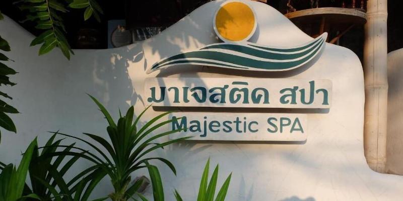 בית מלון כפרי Majestic Sea View Resort