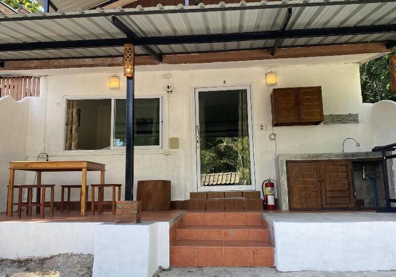 בית מלון כפרי Majestic Sea View Resort