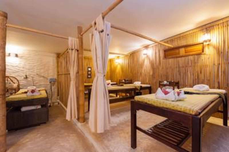 בית מלון כפרי Majestic Sea View Resort