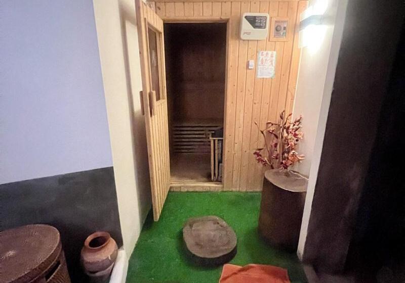 בית מלון כפרי Majestic Sea View Resort