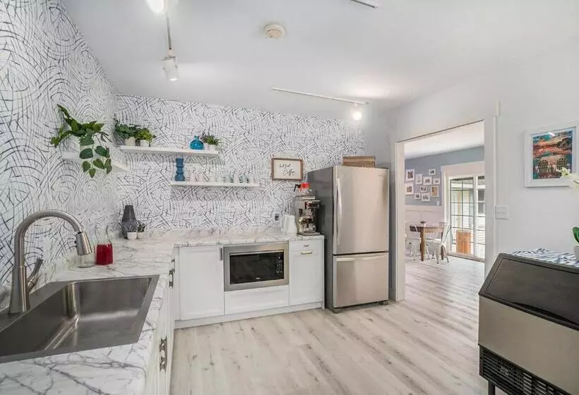 Aamiaismajoitus (B&B) Waters View Inn