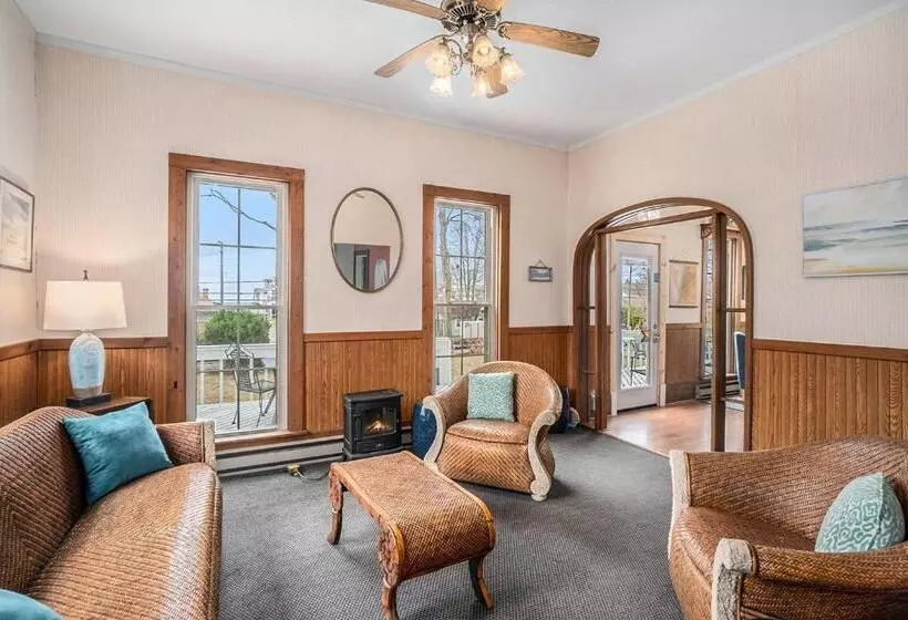 Aamiaismajoitus (B&B) Waters View Inn