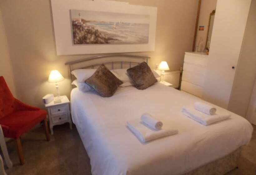 Heathcliff House B&b Exclusively For Adults Free Large Carpark