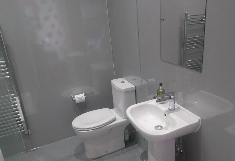 Heathcliff House B&b Exclusively For Adults Free Large Carpark