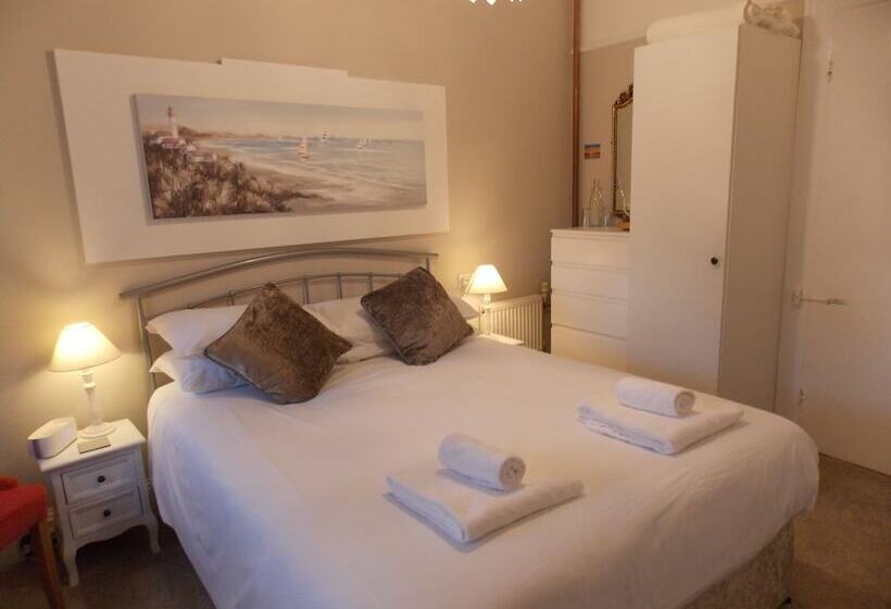 Heathcliff House B&b Exclusively For Adults Free Large Carpark