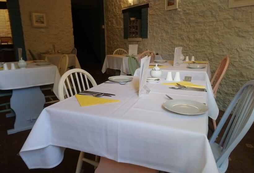 Heathcliff House B&b Exclusively For Adults Free Large Carpark