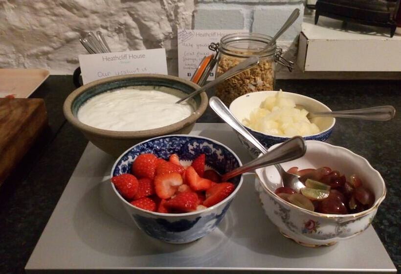 Heathcliff House B&b Exclusively For Adults Free Large Carpark