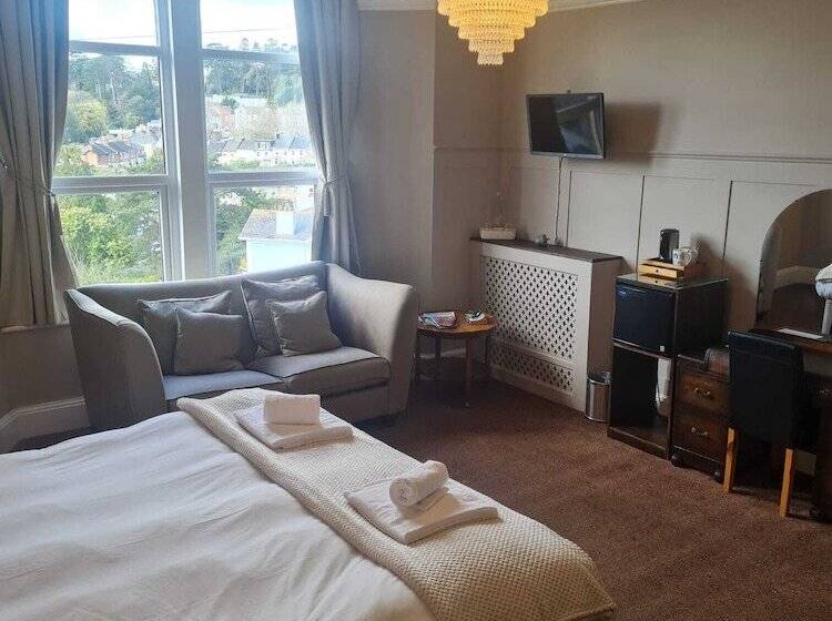 Heathcliff House B&b Exclusively For Adults Free Large Carpark