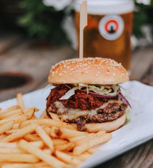 פונדק The Town Arms