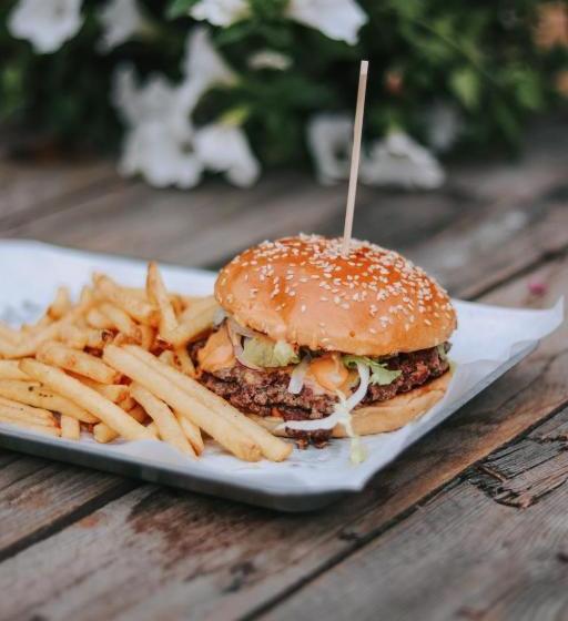 פונדק The Town Arms