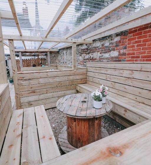 פונדק The Town Arms