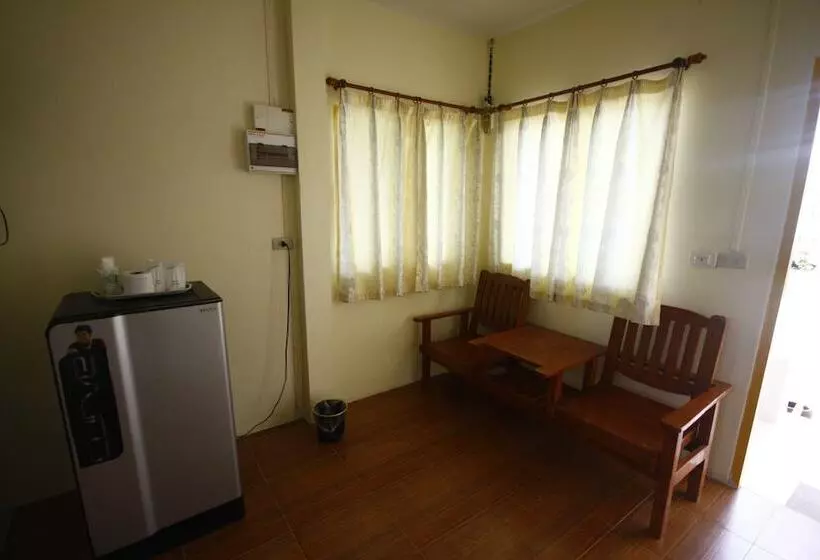 Hotelli Baan Chomlay Resort