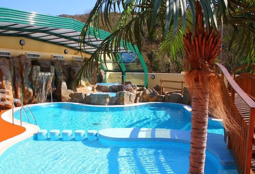 Hotelli Cardigan Bay Holiday Park