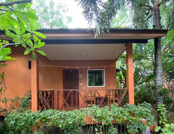 Hotelli Seashell Resort Hostel Koh Tao