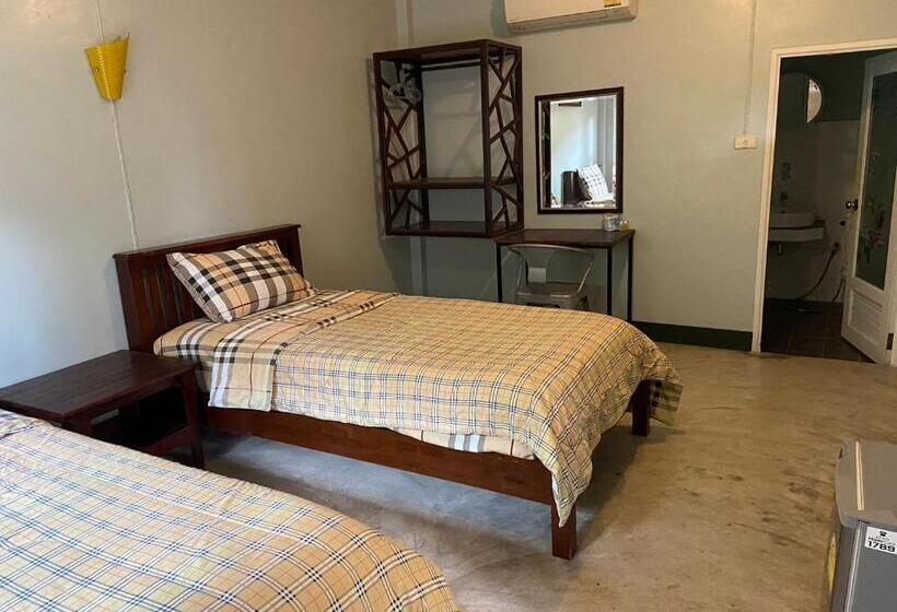 Hotelli Seashell Resort Hostel Koh Tao