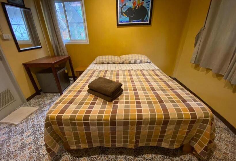 Hotelli Seashell Resort Hostel Koh Tao