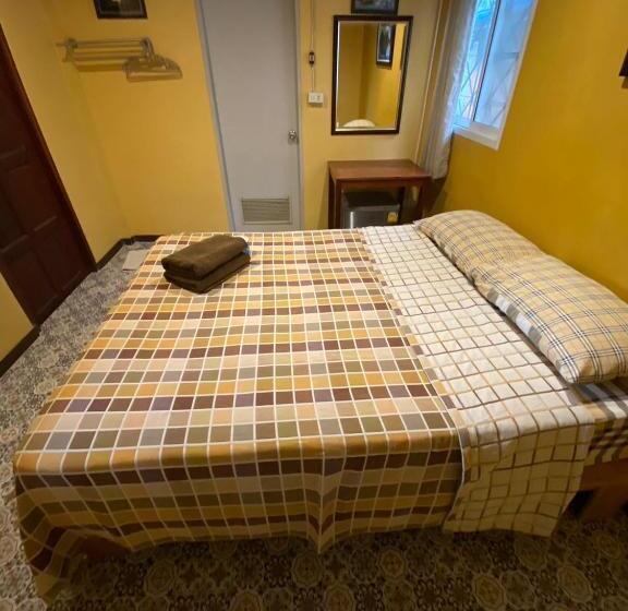 Hotelli Seashell Resort Hostel Koh Tao