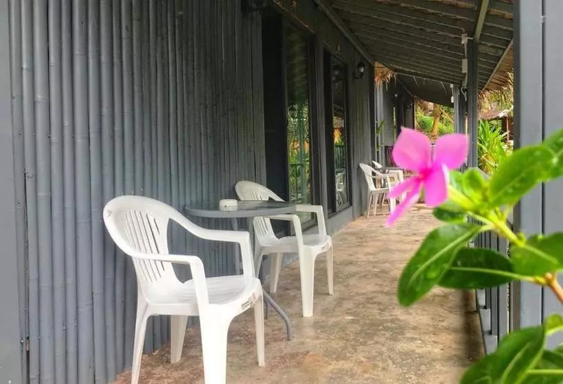 Hotel Phi Phi Sea And Hill