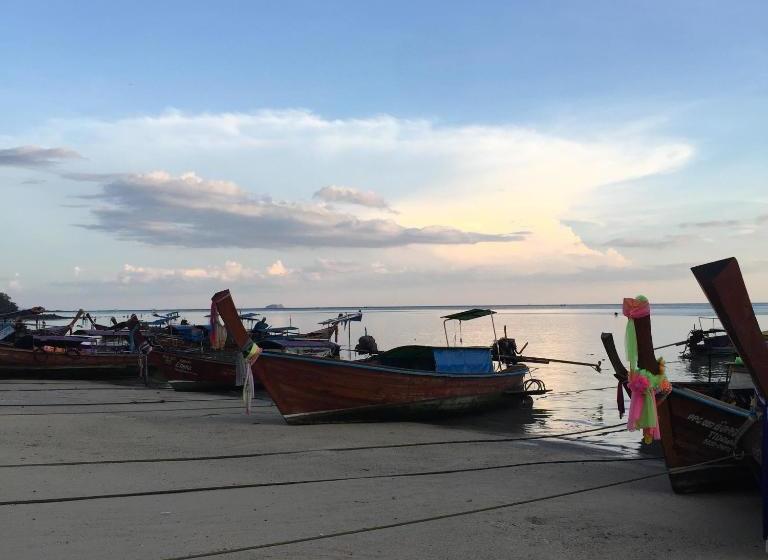 Hotel Phi Phi Sea And Hill