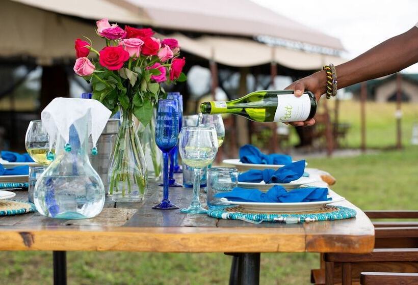 هتل Pumzika Luxury Safari Camp