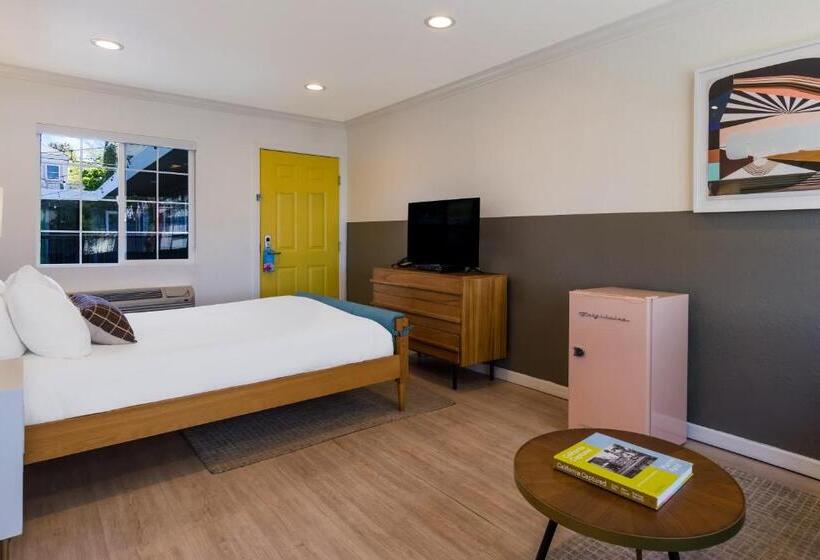 Отель Signature Inn Oakland