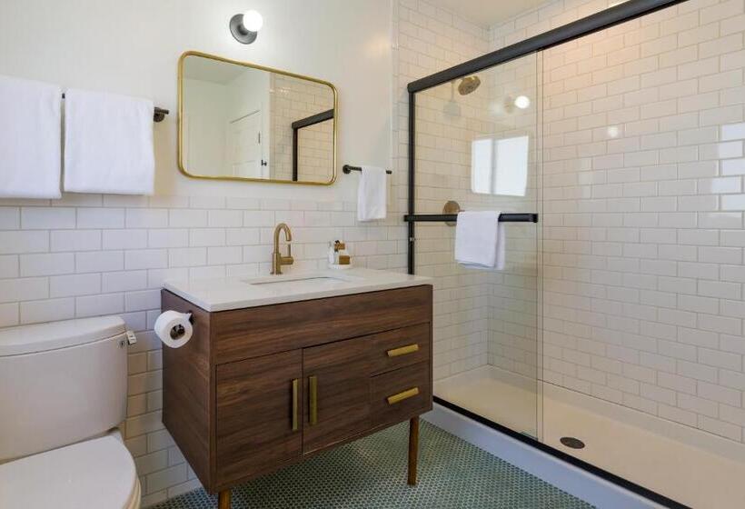 Отель Signature Inn Oakland