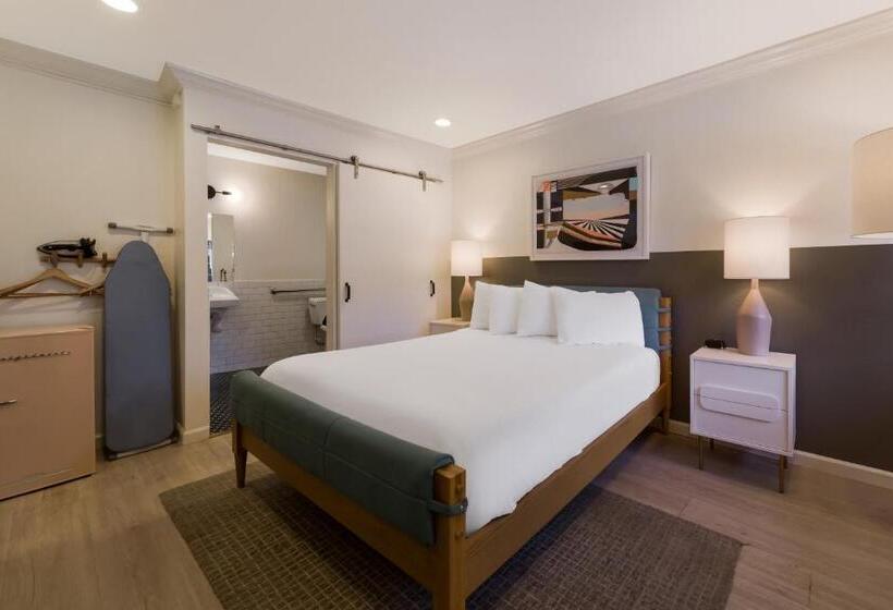 Отель Signature Inn Oakland