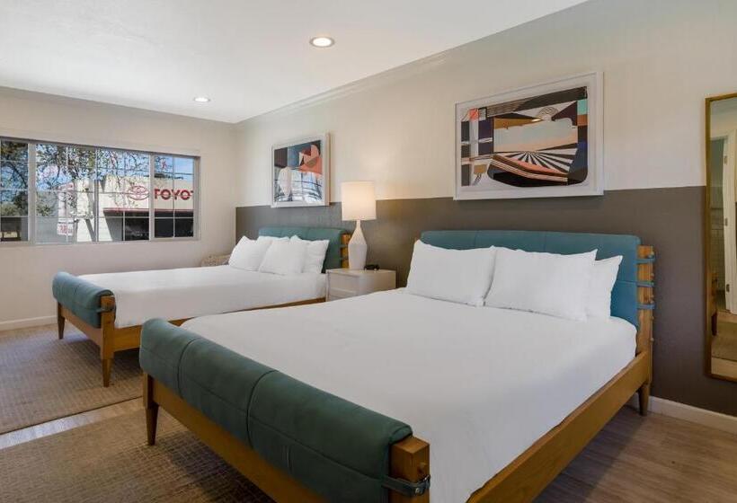 Отель Signature Inn Oakland