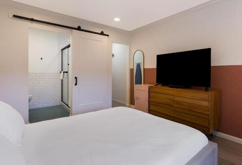 Отель Signature Inn Oakland