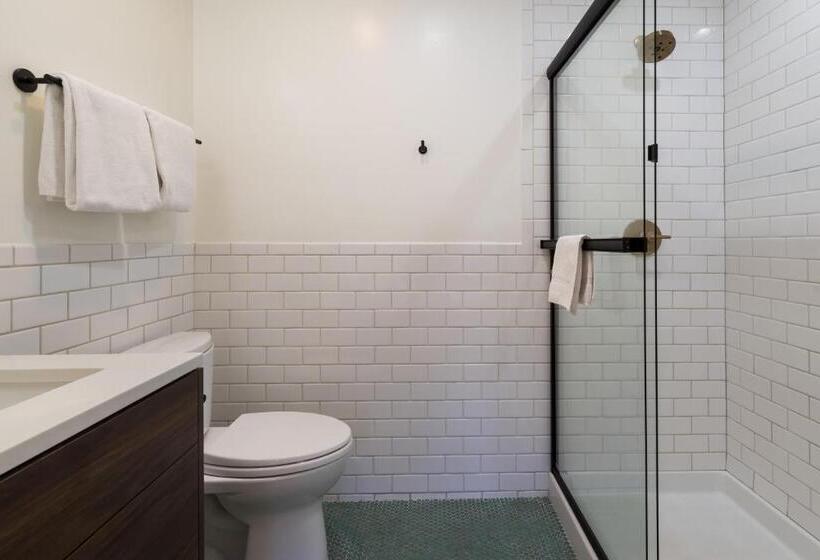 Отель Signature Inn Oakland