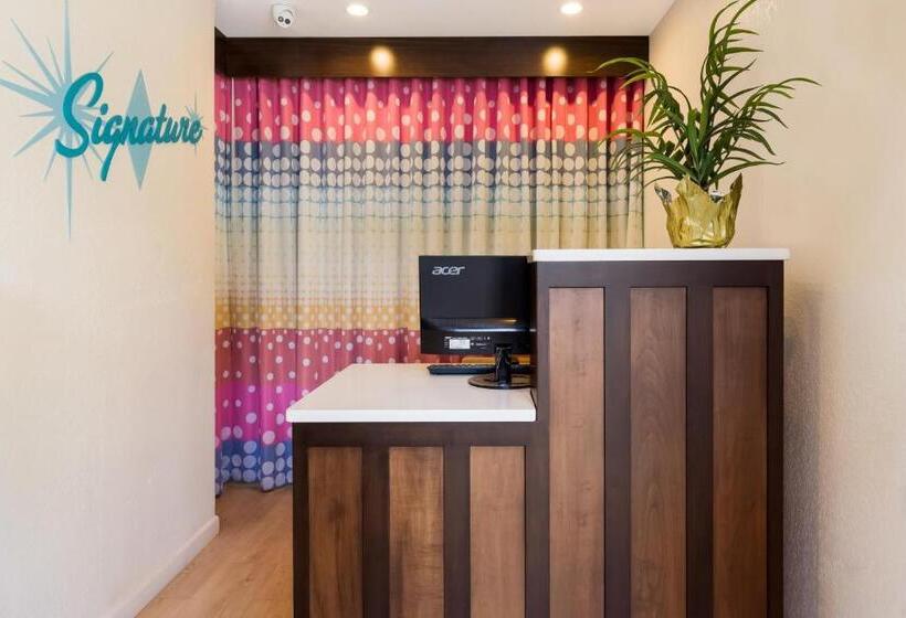 Отель Signature Inn Oakland