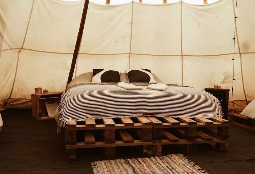 هتل White House On Wye Glamping