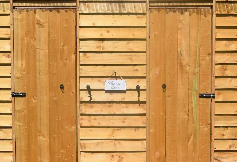 هتل White House On Wye Glamping