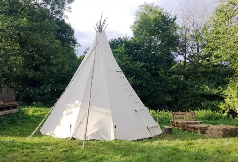 هتل White House On Wye Glamping