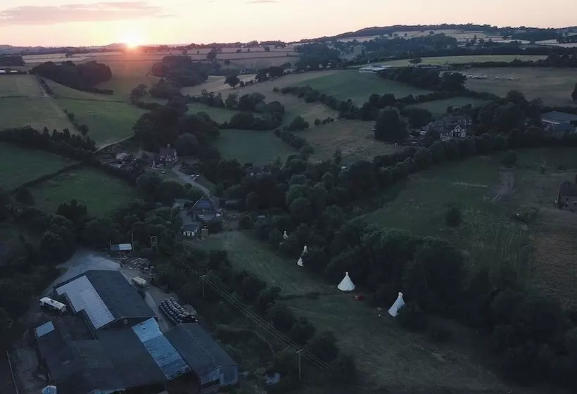 هتل White House On Wye Glamping