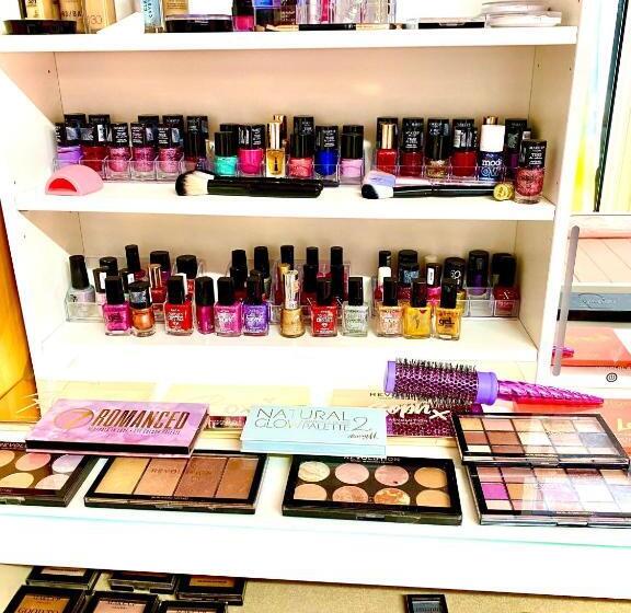 Пансион Barbie House ,opposite The Beach & Pier ,2 Ground Floor Apartments Each With Private Car Space & Gar