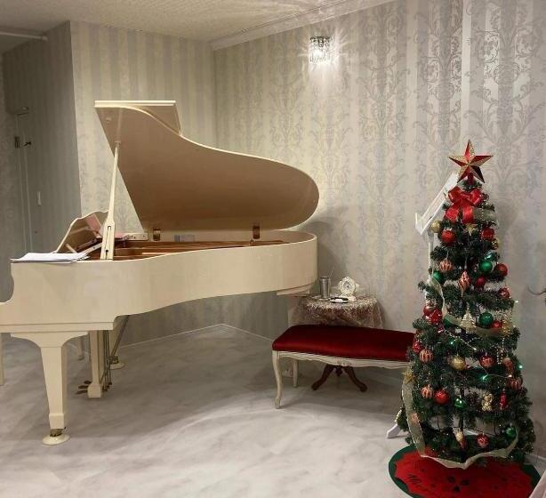 Пансион Barbie House ,opposite The Beach & Pier ,2 Ground Floor Apartments Each With Private Car Space & Gar