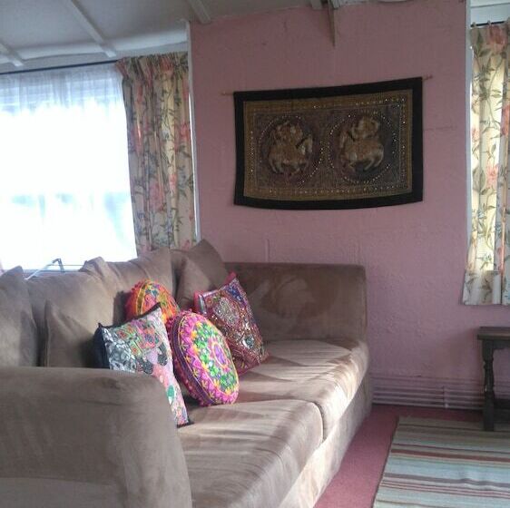 تختخواب و صبحانه Pear Tree Farm