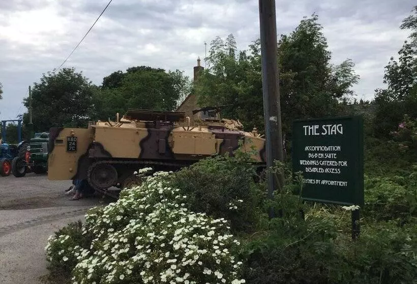 مسافرخانه The Stag