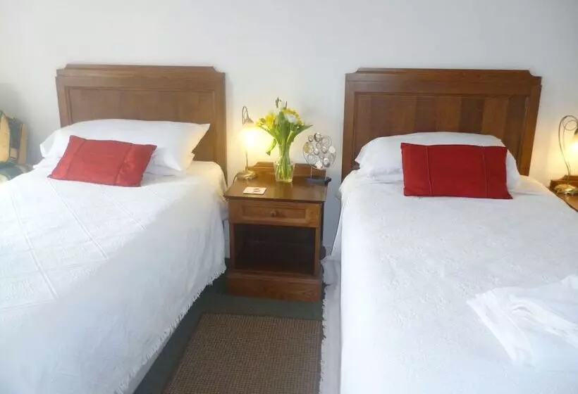 مسافرخانه The Stag