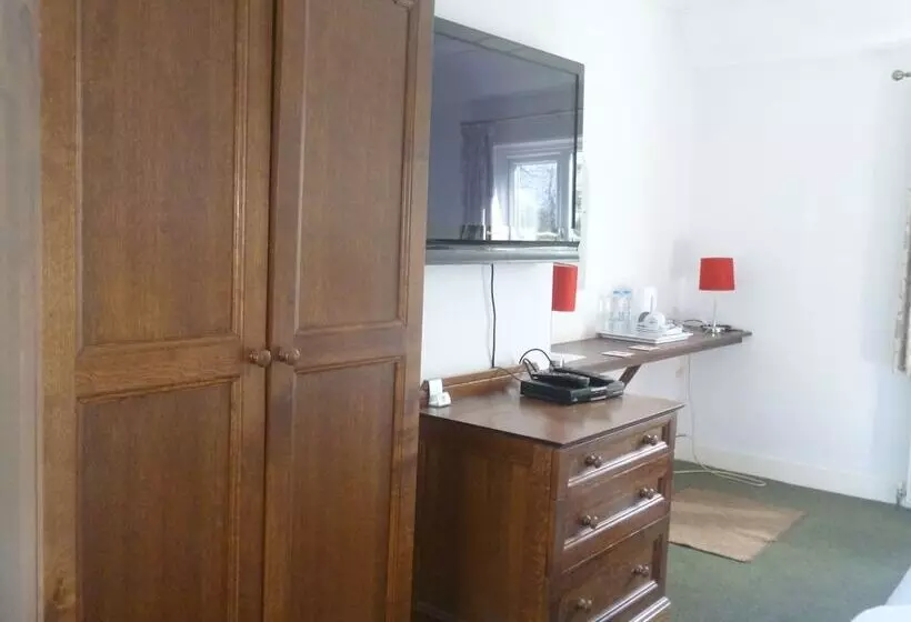 مسافرخانه The Stag