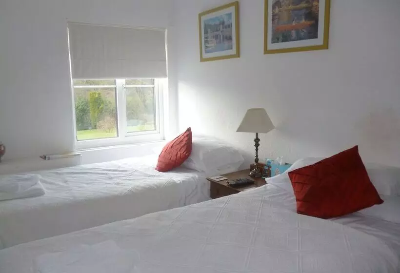 مسافرخانه The Stag