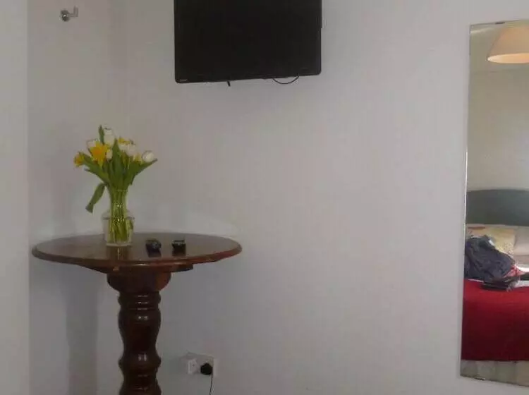 مسافرخانه The Stag