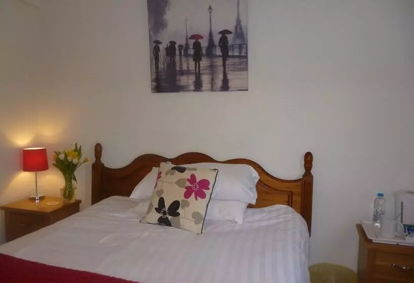 مسافرخانه The Stag