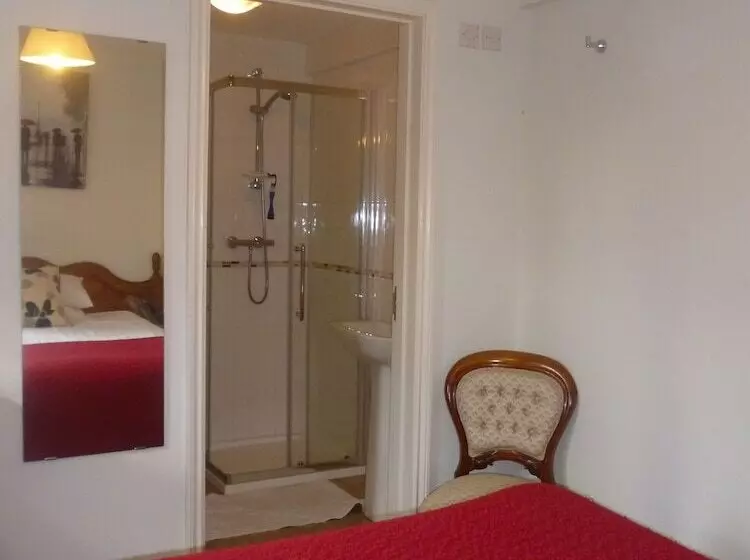 مسافرخانه The Stag