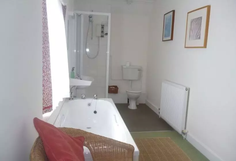 مسافرخانه The Stag