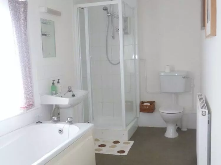 مسافرخانه The Stag